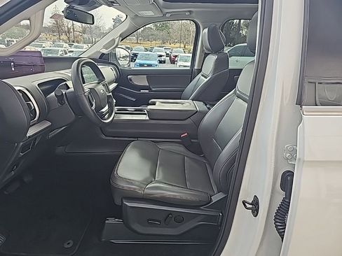 Used 2025 Ford Expedition Active image 9