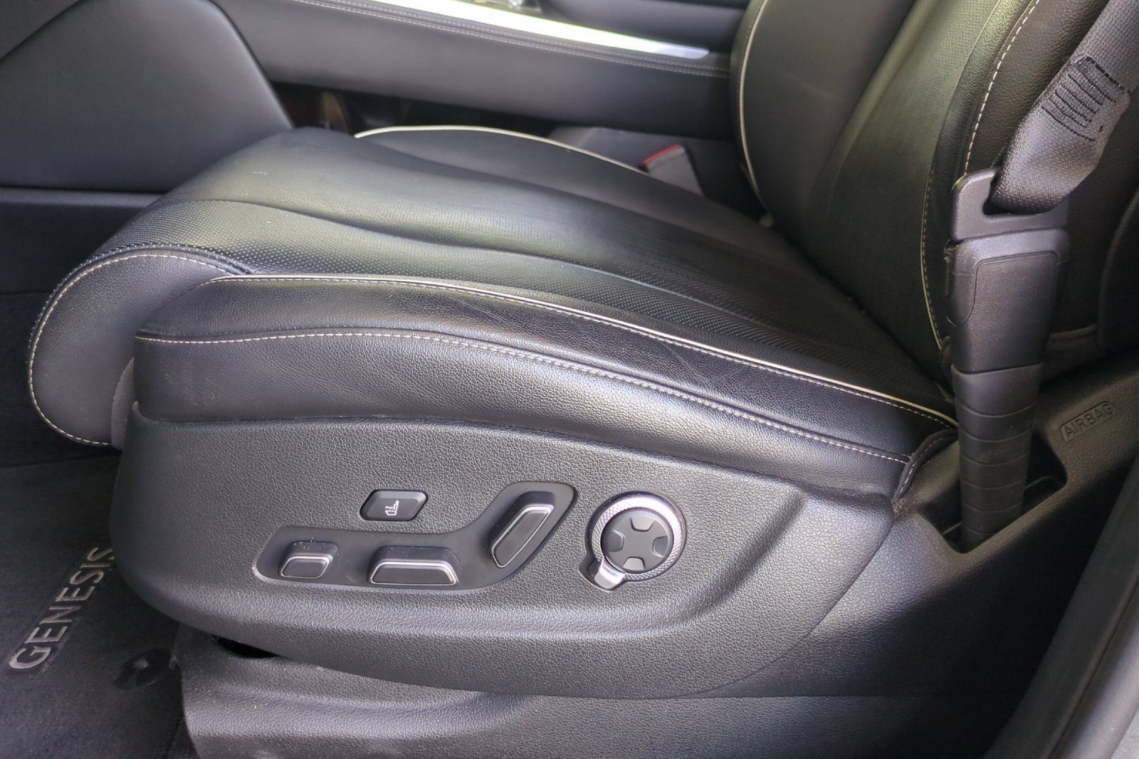 Used 2023 Genesis GV80 3.5T w/ Advanced Package AWD/4WD image 12