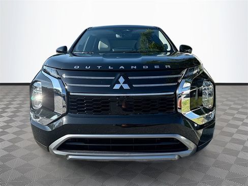New 2025 Mitsubishi Outlander SE image 2