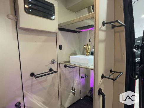 Used 2019 Mercedes-Benz Sprinter 170 Cargo image 15