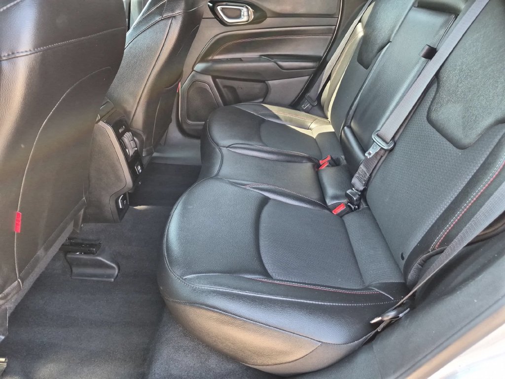 Used 2025 Jeep Compass Trailhawk AWD/4WD image 25