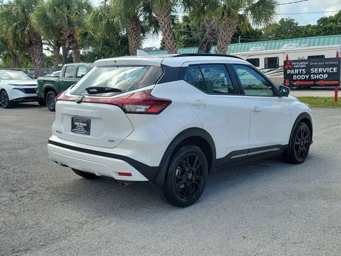 Used 2023 Nissan Kicks SR w/ SR Premium Package FWD image 6