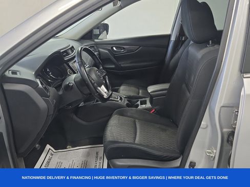 Used 2020 Nissan Rogue SV image 8