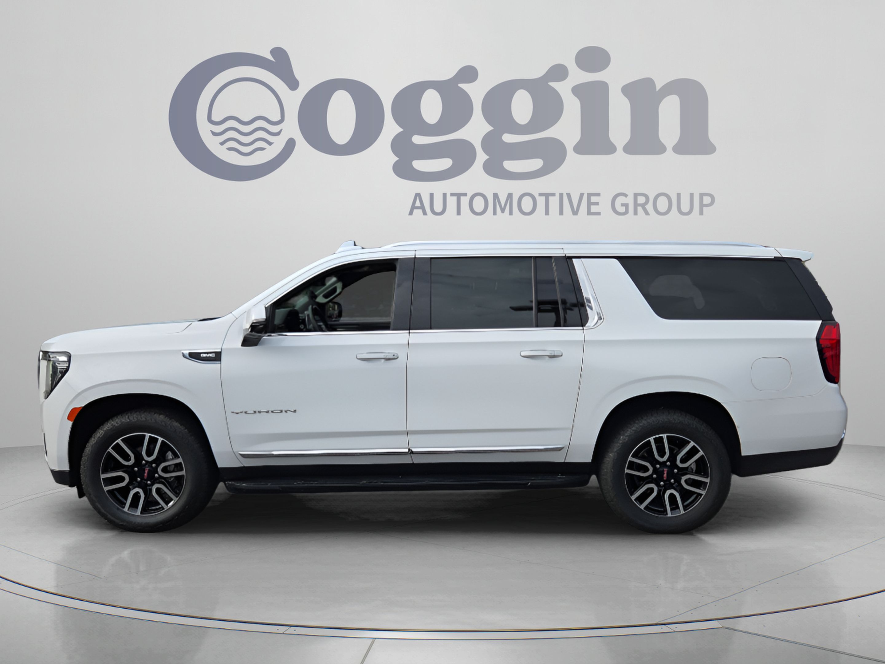 Used 2023 GMC Yukon XL SLT w/ SLT Premium Package RWD image 2