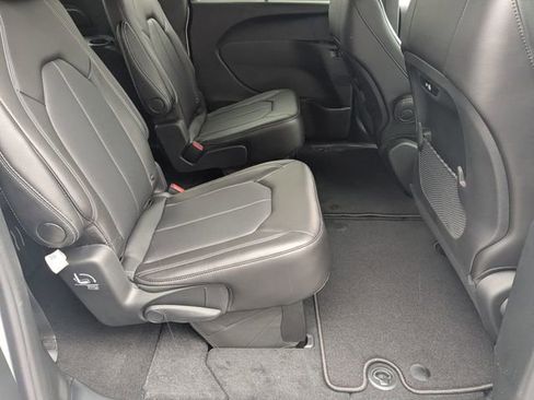 New 2026 Chrysler Pacifica Select image 25