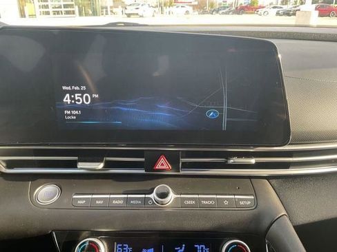 Used 2025 Hyundai Elantra SEL image 31