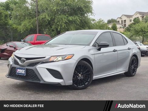 Used 2020 Toyota Camry SE FWD image 1