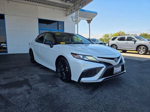 Used 2022 Toyota Camry XSE FWD image 3