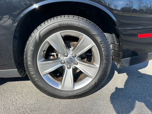 Used 2021 Dodge Challenger SXT image 30