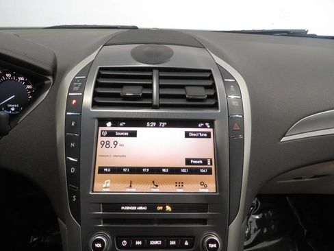 Used 2017 Lincoln MKZ Premiere FWD image 18