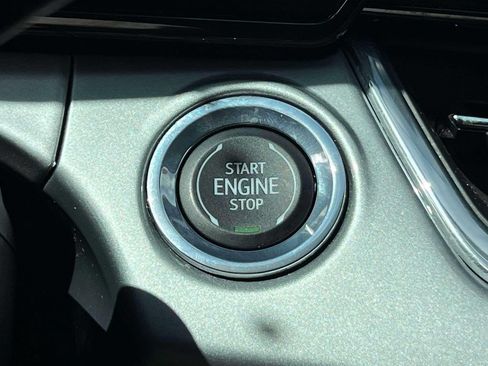 Used 2024 Chevrolet Trax LT FWD image 28