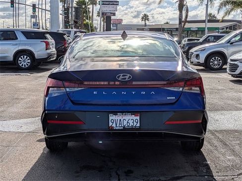 Used 2025 Hyundai Elantra Limited image 3