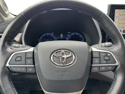 Used 2023 Toyota Highlander Limited AWD/4WD image 19