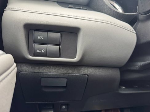 Used 2020 Toyota Highlander LE w/ Protection Package #3 AWD/4WD image 28