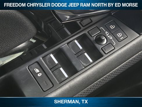 Used 2023 Land Rover Range Rover Evoque R-Dynamic S image 17