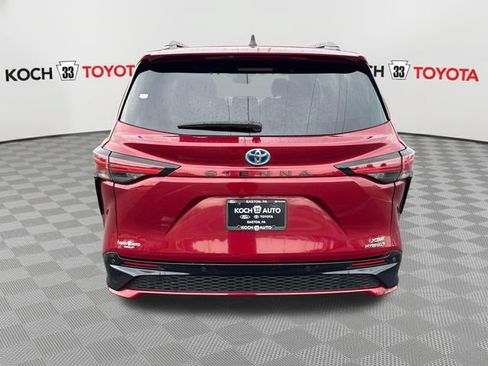 Used 2024 Toyota Sienna XSE w/ XSE Plus Package FWD image 7