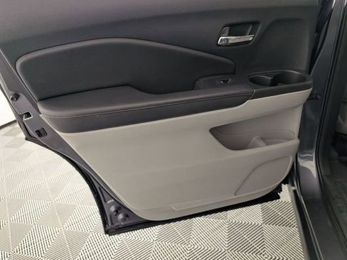 Used 2019 Honda Pilot Touring image 30
