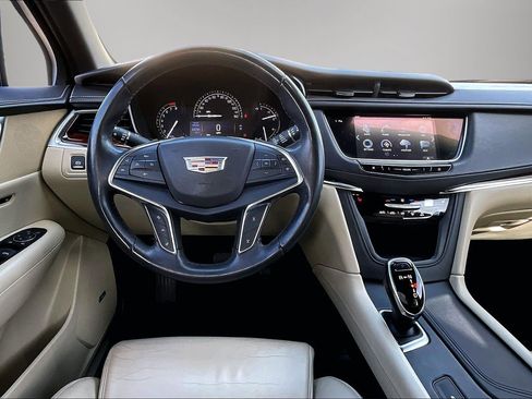 Used 2017 Cadillac XT5 Luxury w/ Driver Awareness Package image 8