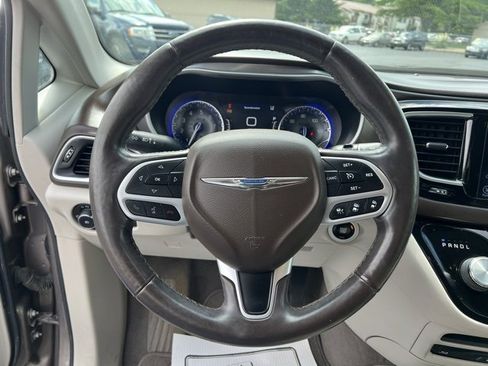 Used 2017 Chrysler Pacifica Touring-L Plus w/ Advanced Safetytec Group image 25