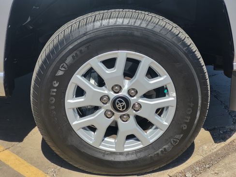 Certified 2025 Toyota Tacoma SR5 AWD/4WD image 8
