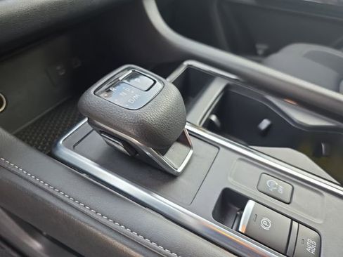 Used 2024 Nissan Pathfinder SV AWD/4WD image 23