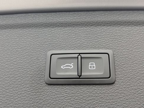 Certified 2025 Audi Q5 2.0T Premium w/ Convenience Plus Package image 13