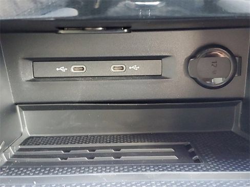 New 2025 Volkswagen Taos SE image 29