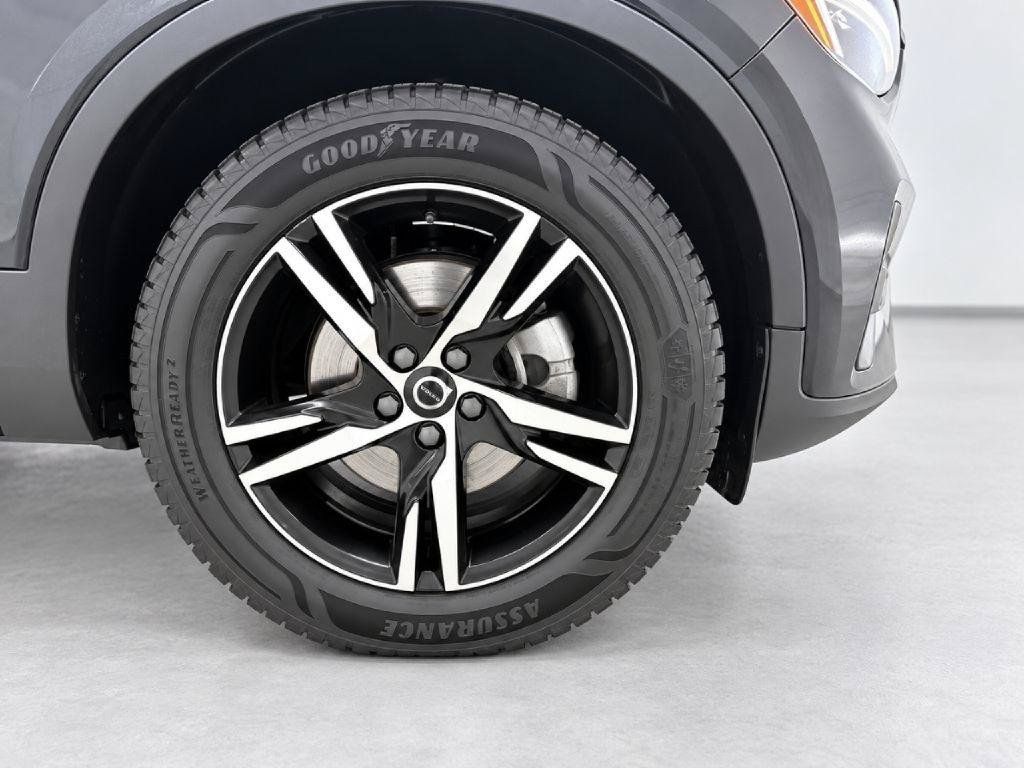 Used 2023 Volvo XC40 B5 Plus AWD/4WD image 34