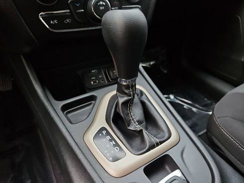 Used 2017 Jeep Cherokee Latitude w/ Safety/Convenience Group image 11