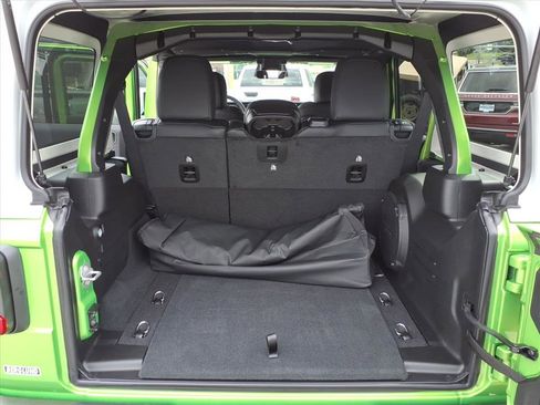 New 2026 Jeep Wrangler Unlimited Rubicon AWD/4WD image 14