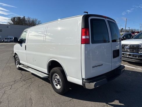 Used 2024 GMC Savana 2500 w/ Driver Convenience Package image 5