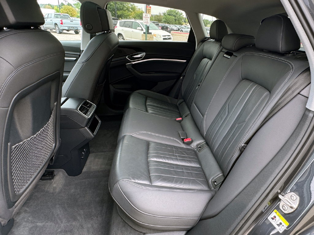 Used 2021 Audi e-tron Premium AWD/4WD image 37