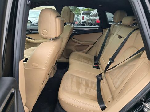 Used 2019 Porsche Macan AWD/4WD image 17