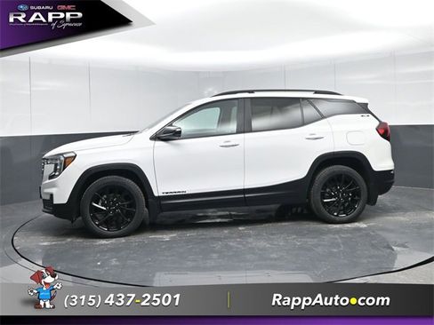 Used 2023 GMC Terrain SLE w/ Driver Convenience Package image 4