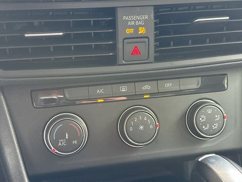 Used 2019 Volkswagen Jetta SE FWD image 15