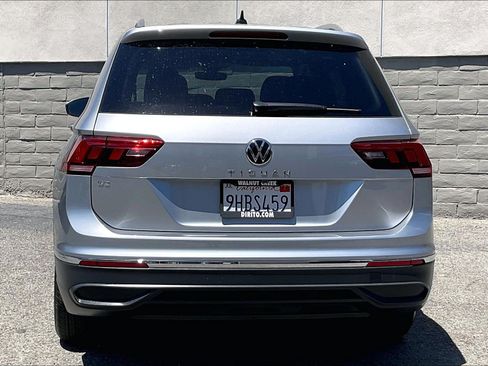 Certified 2023 Volkswagen Tiguan SE w/ Panoramic Sunroof Package FWD image 3