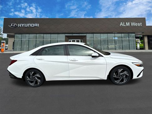 New 2026 Hyundai Elantra Limited image 4