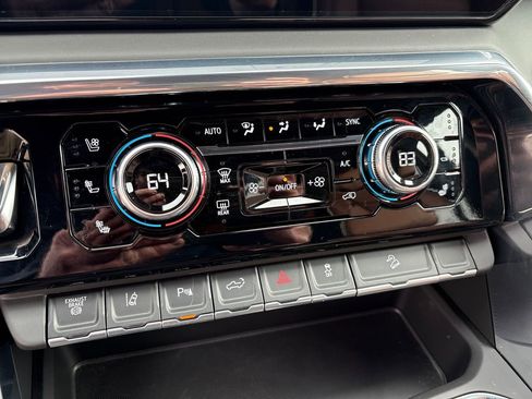 Certified 2025 GMC Sierra 2500 Denali Ultimate image 30