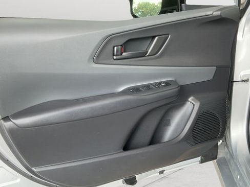Used 2024 Toyota Prius FWD image 18
