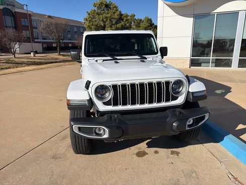 Used 2025 Jeep Wrangler Sahara image 2