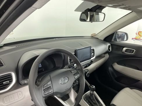 Certified 2025 Hyundai Venue SEL image 20