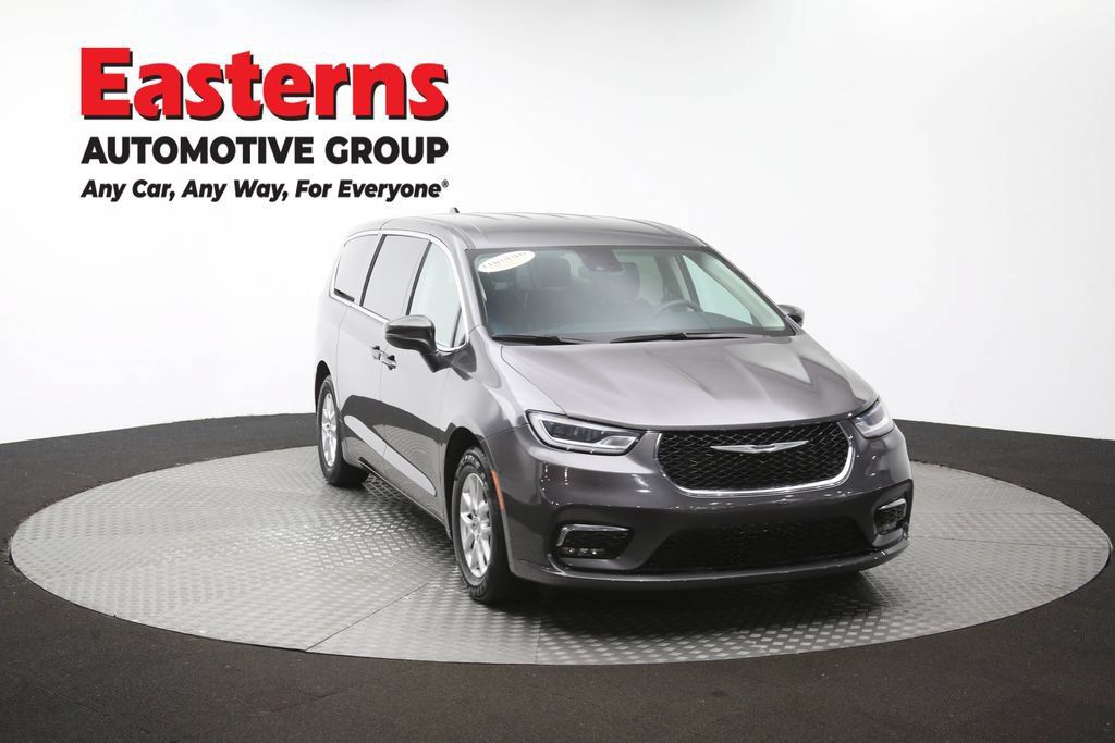 Used 2023 Chrysler Pacifica Touring-L FWD image 54