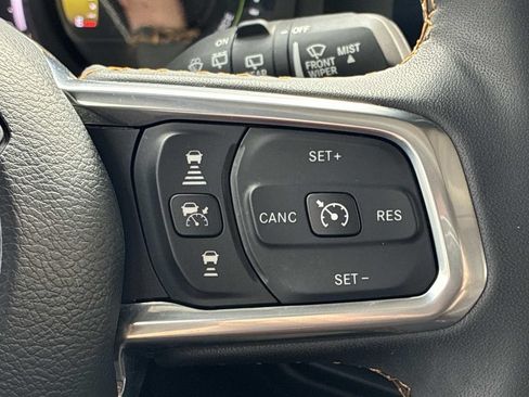 Used 2024 Jeep Wrangler Unlimited Sahara w/ Technology Group AWD/4WD image 32