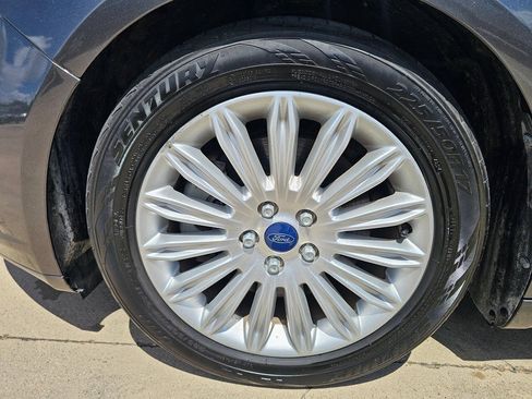 Used 2016 Ford Fusion Energi SE FWD image 17