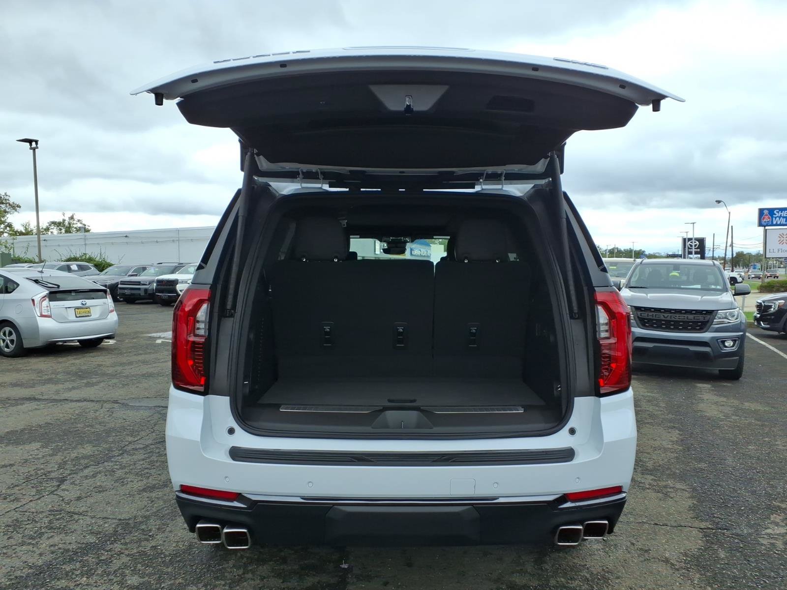 Used 2026 GMC Yukon Denali Ultimate AWD/4WD image 23