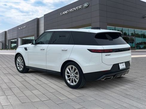 Used 2025 Land Rover Range Rover Sport SE AWD/4WD image 3