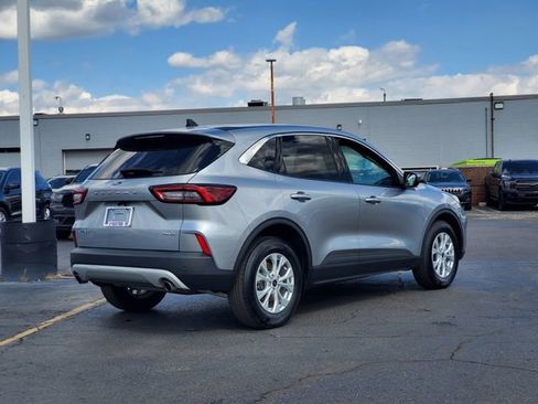 Used 2023 Ford Escape Active w/ Tech Pack #2 AWD/4WD image 3
