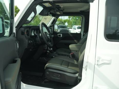 New 2026 Jeep Gladiator Mojave w/ Steel Bumper Group AWD/4WD image 10