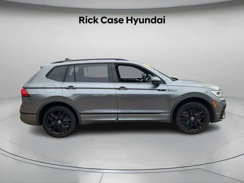 Used 2022 Volkswagen Tiguan SE R-Line image 4