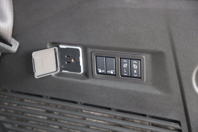 New 2026 GMC Yukon Denali Ultimate w/ LPO, Floor Liner Package AWD/4WD image 12